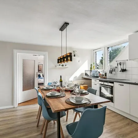 דירה Neu! Design -yellow Octopus-